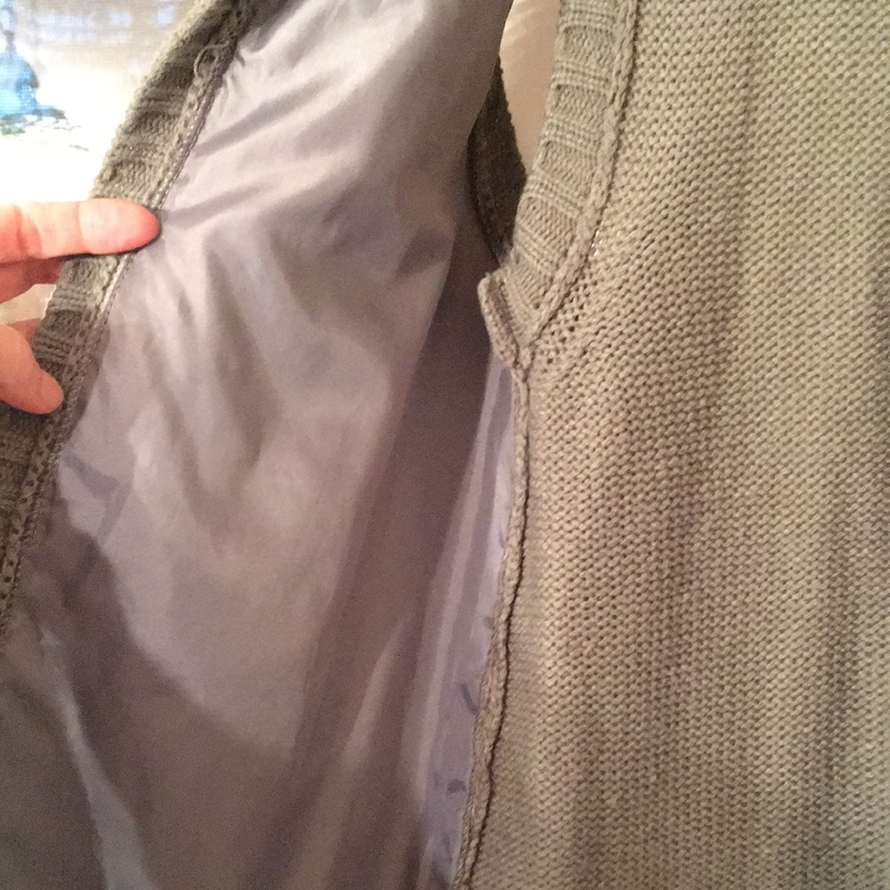 EUC Xhilaration faux fur vest, gray color, women size - Picture 8 of 14